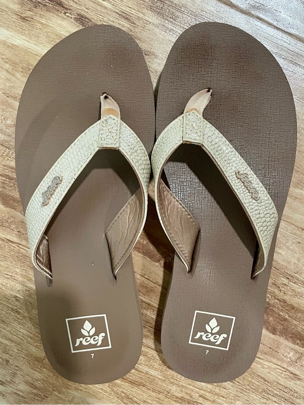 REEF Star Cushion Sassy Women’s Flip Flops – Size 7